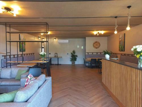 Hostal Le Bezz Guesthouse