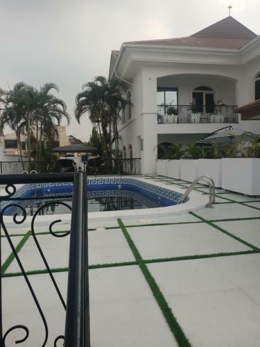 Hotel Executive Home Extension