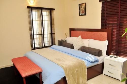 Hotel J Gibson Suites