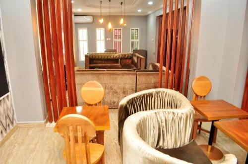 Hotel J Gibson Suites