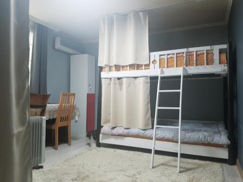 Hostal Gold Hill Guesthouse