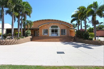 Windmill Motel And Reception Centre