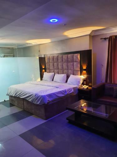 De?bliss Hotel And Suite