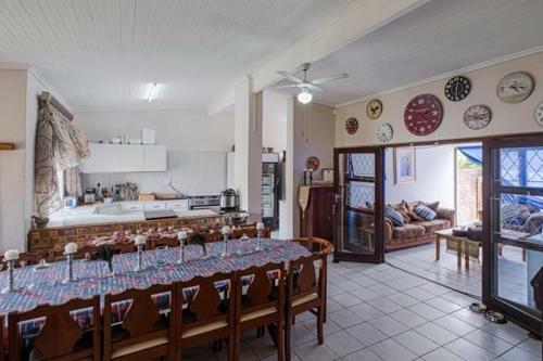Ian Inyathi Self-catering Main