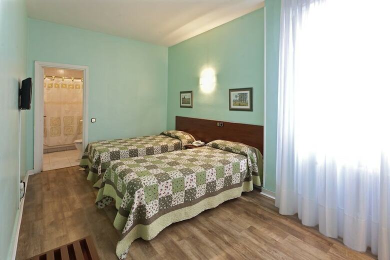 Hostal Bypillow San Mam�s