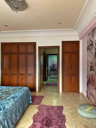 Lovely 3-bedroom Apartment With A Cozy Fireplace!