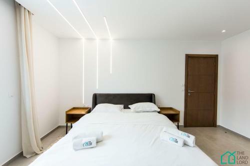 Sunset: Luxury Apartments With Gym In Lac 1