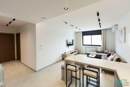 Sunset: Luxury Apartments With Gym In Lac 1