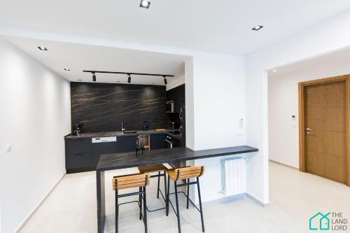 Sunset: Luxury Apartments With Gym In Lac 1