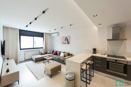 Sunset: Luxury Apartments With Gym In Lac 1