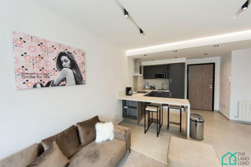 Sunset: Luxury Apartments With Gym In Lac 1