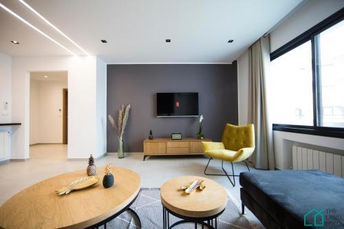 Sunset: Luxury Apartments With Gym In Lac 1