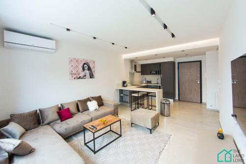 Sunset: Luxury Apartments With Gym In Lac 1