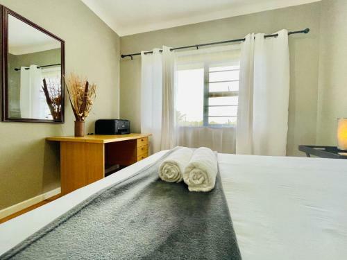 Entire House In Beacon Bay - Golden Location