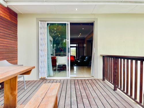 Entire House In Beacon Bay - Golden Location