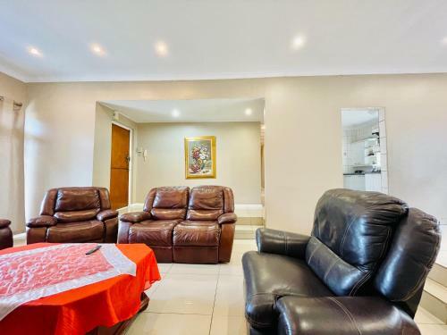 Entire House In Beacon Bay - Golden Location
