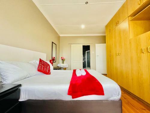 Entire House In Beacon Bay - Golden Location