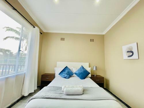 Entire House In Beacon Bay - Golden Location