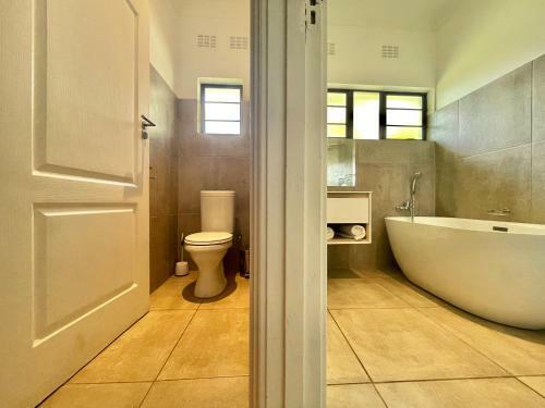Entire House In Beacon Bay - Golden Location
