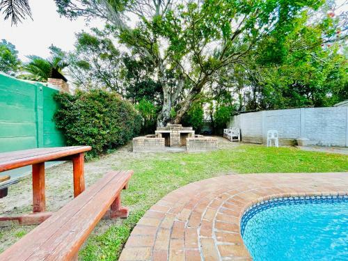 Entire House In Beacon Bay - Golden Location