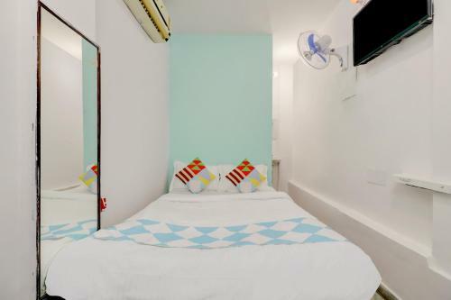 Hostal Oyo Home 68351 Cozy Stay Behala Kolkata