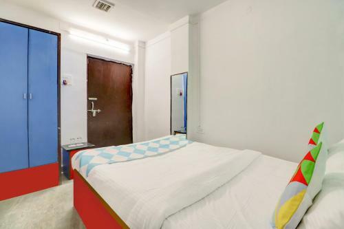 Hostal Oyo Home 68351 Cozy Stay Behala Kolkata