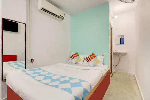 Hostal Oyo Home 68351 Cozy Stay Behala Kolkata