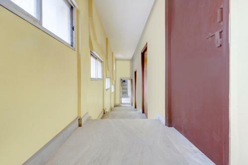 Hostal Oyo Home 68351 Cozy Stay Behala Kolkata
