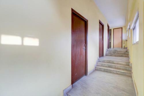 Hostal Oyo Home 68351 Cozy Stay Behala Kolkata