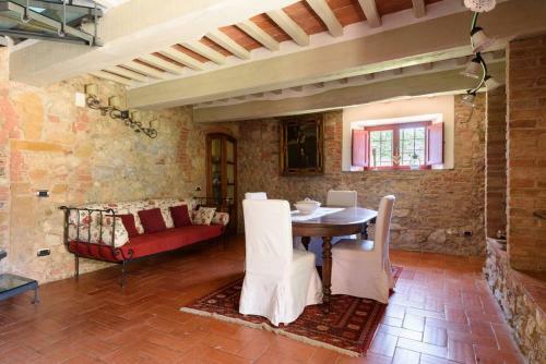 2 Bedrooms House With Shared Pool And Enclosed Garden At Trequanda