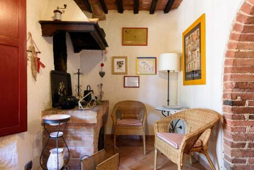 2 Bedrooms House With Shared Pool And Enclosed Garden At Trequanda