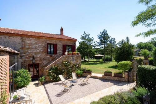 2 Bedrooms House With Shared Pool And Enclosed Garden At Trequanda