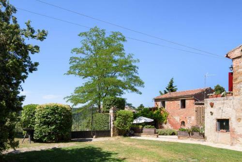 2 Bedrooms House With Shared Pool And Enclosed Garden At Trequanda