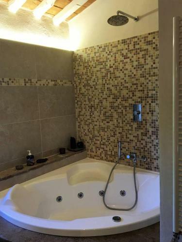 2 Bedrooms House With Shared Pool And Enclosed Garden At Trequanda