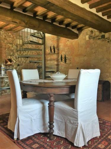 2 Bedrooms House With Shared Pool And Enclosed Garden At Trequanda