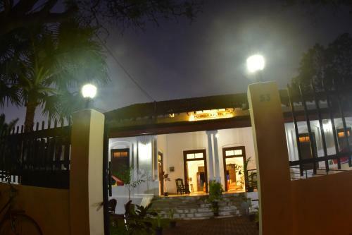 Hostal Peninsula Hotel