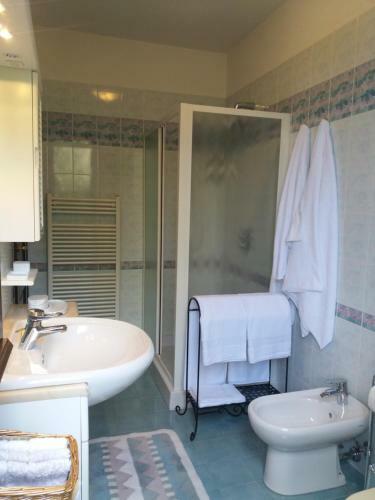 Apartamento Camera Con Bagno E Portico Vista Lago
