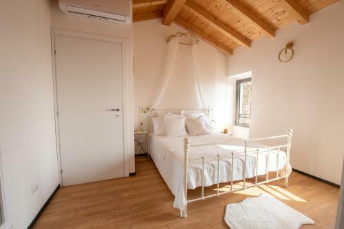 Lora Lake Villa