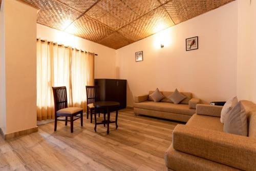The Camphor Tree Lakefront Jungle Lodge By Earthaa Escapes