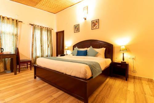 The Camphor Tree Lakefront Jungle Lodge By Earthaa Escapes