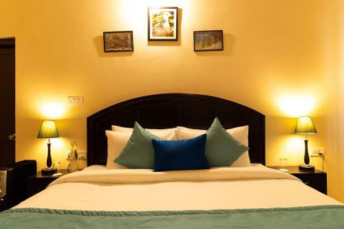 The Camphor Tree Lakefront Jungle Lodge By Earthaa Escapes