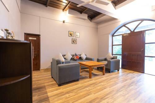 The Camphor Tree Lakefront Jungle Lodge By Earthaa Escapes
