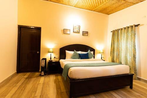 The Camphor Tree Lakefront Jungle Lodge By Earthaa Escapes
