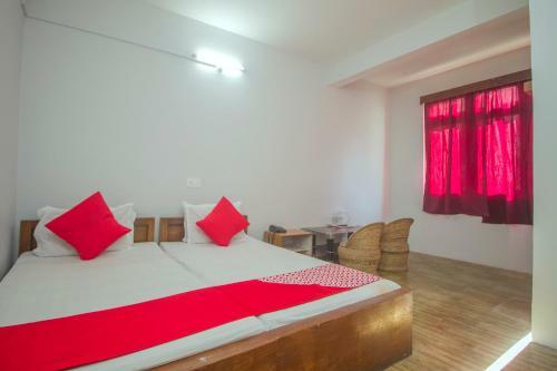 Hotel Oyo 65173 Nourpem Residency