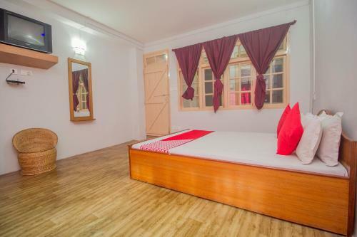 Hotel Oyo 65173 Nourpem Residency