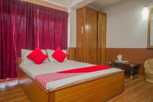 Hotel Oyo 65173 Nourpem Residency