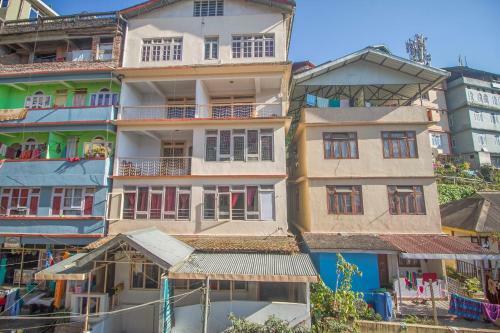 Hotel Oyo 65173 Nourpem Residency