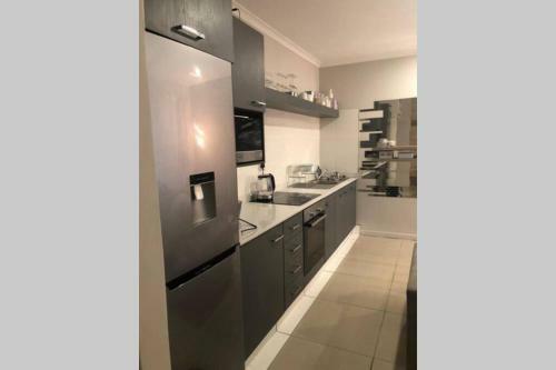 Modern Apartment In Bustling Umhlanga - Sleeps 4