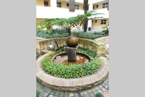 Modern Apartment In Bustling Umhlanga - Sleeps 4