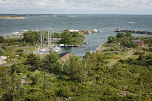 Hotel Kylm�pihlaja Lighthouse